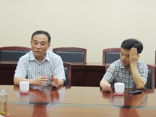 1、省盟社会服务处处长王震峰介绍工作思路